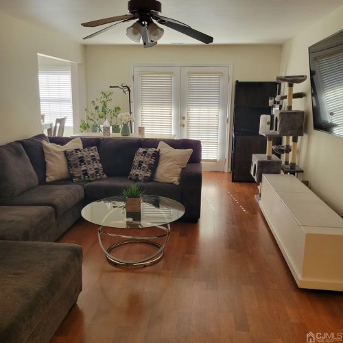 405 Newport Ct, Perth Amboy NJ  08863-1472 exterior