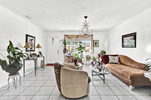 1035 36 Pl, Hialeah FL 33012-4929 exterior