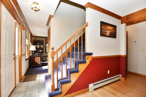 44 Tolend Rd, Dover NH  03820-5501 exterior