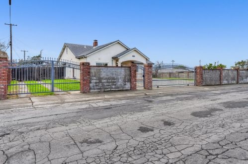 5805 Canary Dr, North Highlands, CA 95660-4706