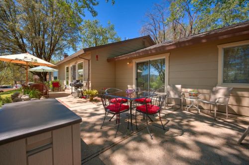 20022 Bear Ridge Rd, Grass Valley, CA 95949-8327