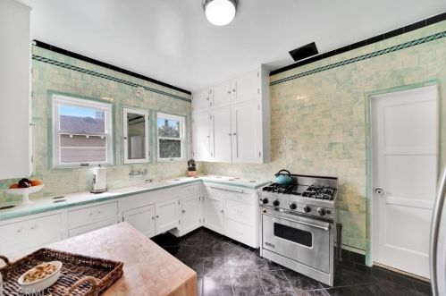 126 Orizaba Ave, Long Beach CA  90803-2527 exterior