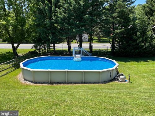 65 Woodland Dr, Shrewsbury PA  17361-1233 exterior