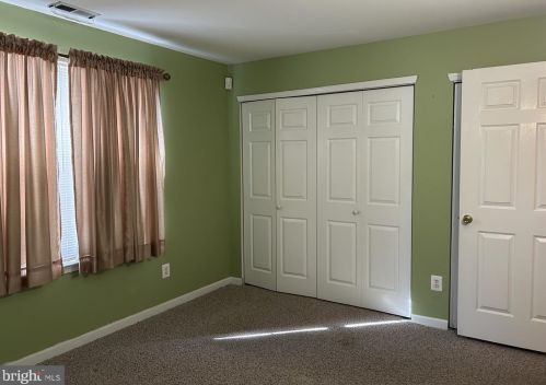 1422 Tristram Cir, West Deptford NJ  08051-2265 exterior