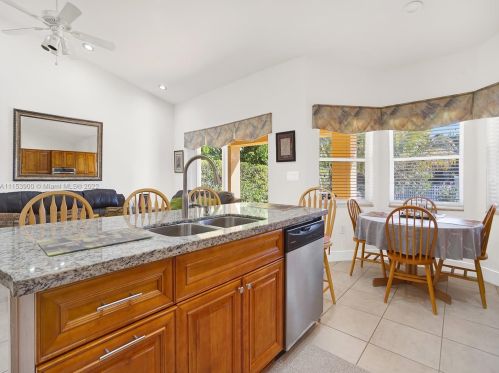 425 198 Ter, Hollywood FL exterior