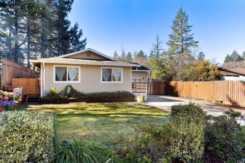 27040 Hawk Dr, Willits, CA 95490-9554
