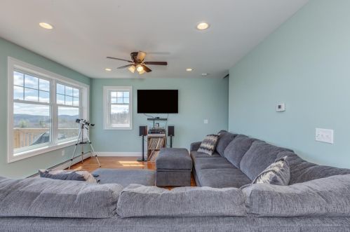 875 Valley Rd, Washington NH  03280-3122 exterior