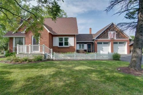 10370 Greiner Rd, Clarence, NY 14031-1306