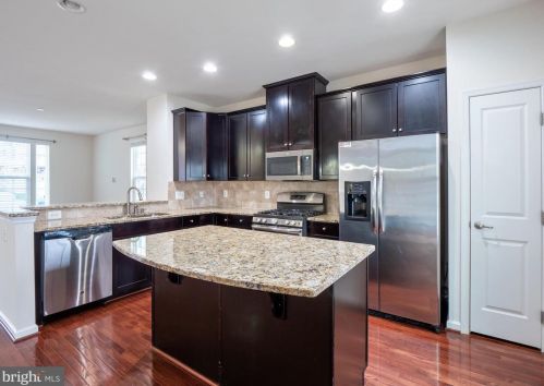 1708 Rockledge Ter, Woodbridge VA  22192-2508 exterior