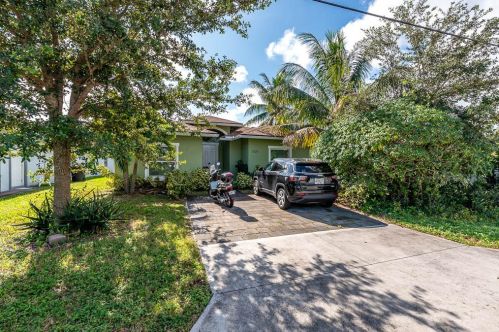 1020 Francis St, West Palm Beach, FL 33405-2415