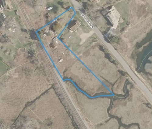 17 Dewey Ave, Sandwich, MA 02563-2001