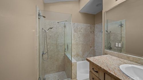 1942 Los Encinos Ave, Glendale CA  91208-2113 exterior