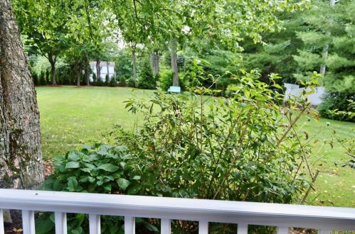 2 Drake Ln, White Plains NY  10607-2215 exterior