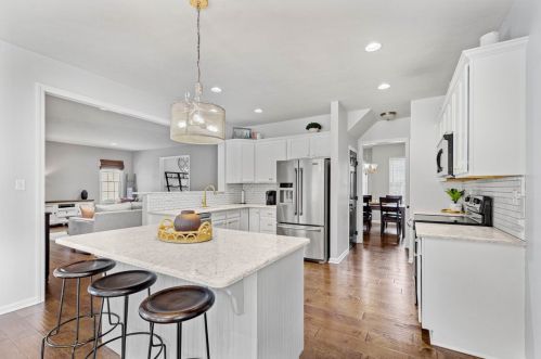 3113 Weeping Willow Dr, Bridgeville, PA 15017-1582