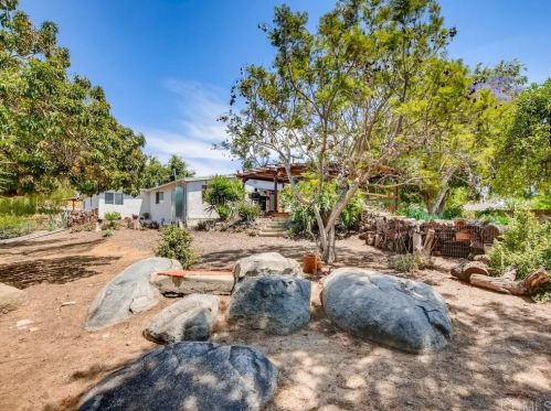 596 Vale Vw Dr, Vista CA  92081-6741 exterior