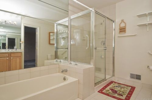 73 Jamie Ct, Airmont NY  10901-7016 exterior