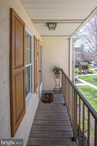 282 Valley Stream Ln, Wayne, PA
