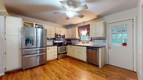246 Ardsley Rd, Waterbury, CT 06708-1875