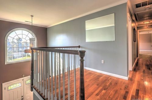 2 Dogwood Ln, Wallingford CT 06492-1953 exterior