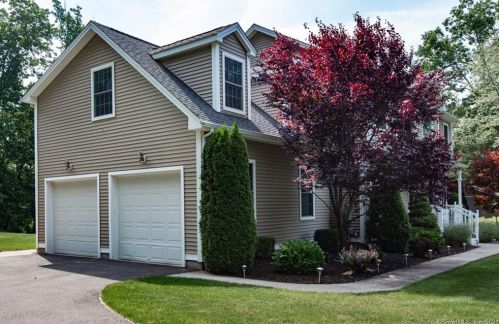 426 Shagbark Dr, Bristol, CT 06010-2800
