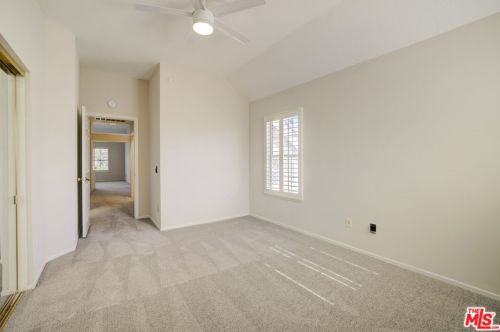 26520 Mistletoe Ct, Santa Clarita CA  91355-3525 exterior