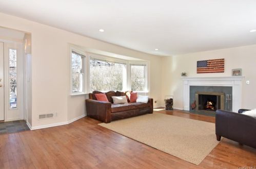 44 West St, White Plains, NY 10605-4929