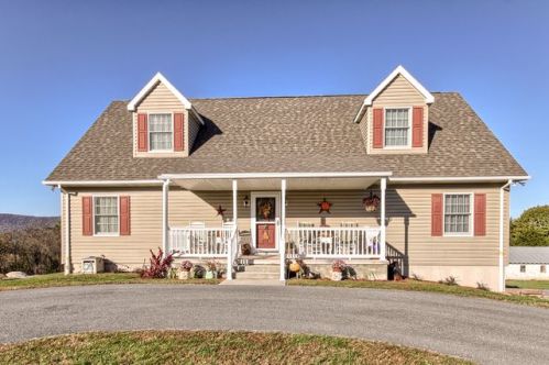 176 Westlake Dr, Carlisle, PA 17015-7728