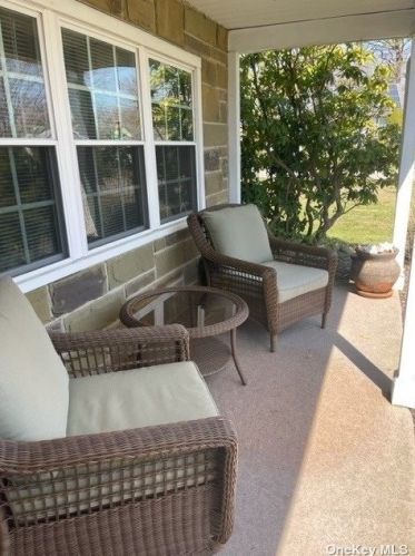 141 Wesleyan Ln, Panamoka, NY 11961-2005