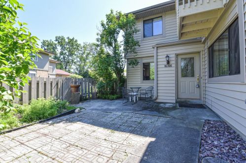 16366 Coachlight Dr, Waukesha, WI 53151-1475