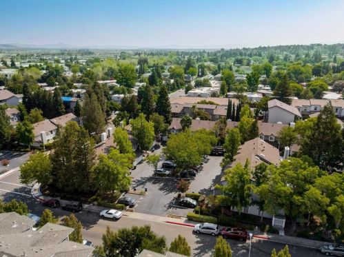 230 Birch Creek Dr, Pleasanton CA  94566-6781 exterior