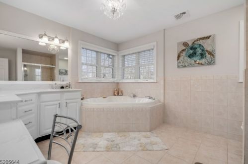 409 Beverwyck Rd, Parsippany NJ  07054-1537 exterior