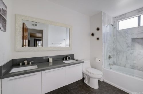 22540 Jameson Dr, Calabasas CA 91302-5857 exterior