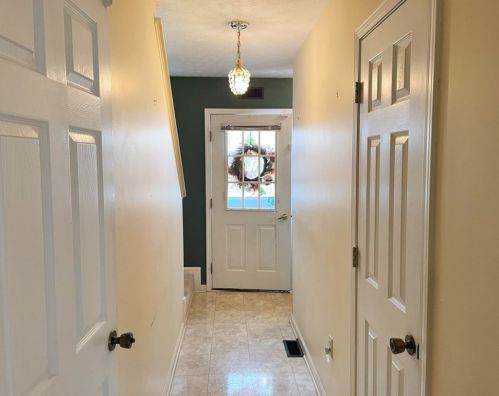 1400 Chelsea Dr, Imperial, PA 15126-8204