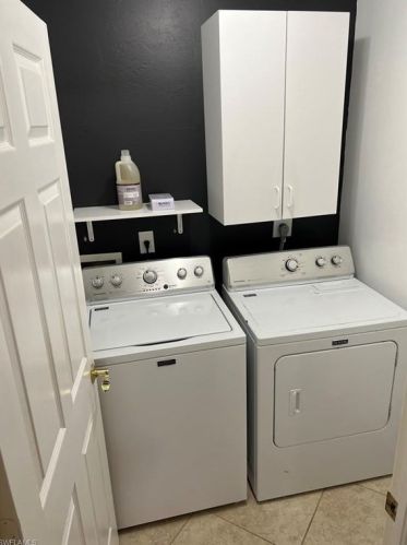 6769 Berwick Pl, Naples FL  34104-8312 exterior