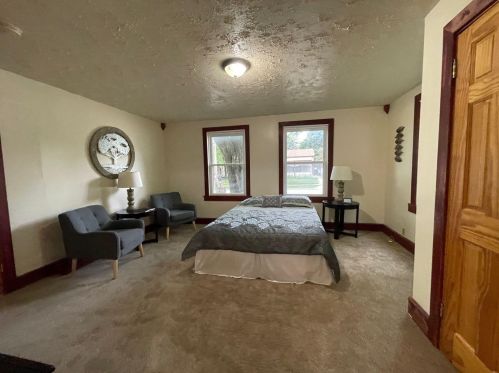 129 West Ave, Waukesha WI  53186-5909 exterior