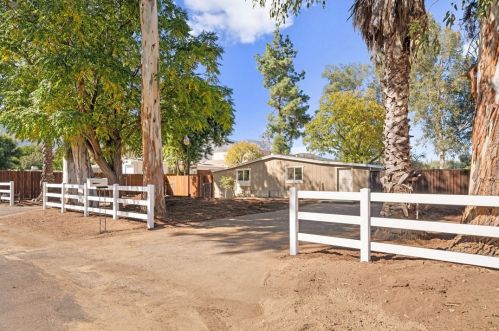 32861 Brechtel St, Lake Elsinore CA  92530-0420 exterior