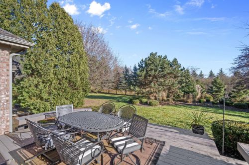 10708 Essex Ct, Thiensville, WI 53092-8533