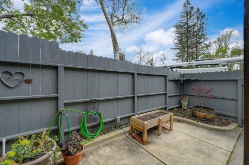 7915 Rocky Point Ct, Citrus Heights CA  95610-7704 exterior