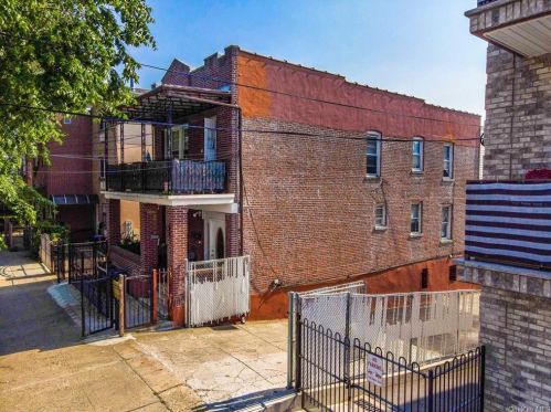 1847 Barnes Ave, Bronx NY  10462-3607 exterior