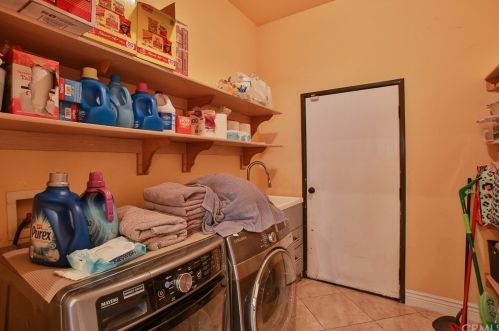 8816 Elston Ave, Downey CA  90240-2225 exterior