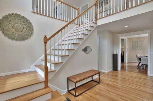 2942 Farm Walk Rd, Yorktown Hgts, NY 10598-3251