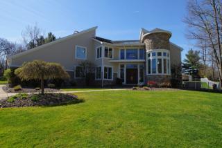 24150 Woodside Ln, Cleveland, OH 44122-4030