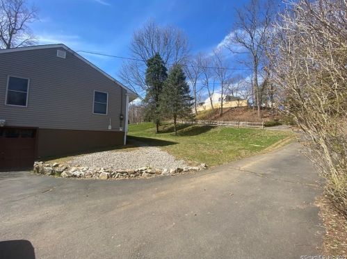 15 Styles Ln, Norwalk, CT 06850-1817