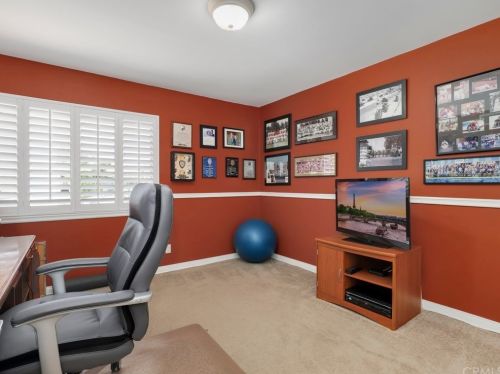 6569 Pinion St, Calabasas CA  91377-1212 exterior