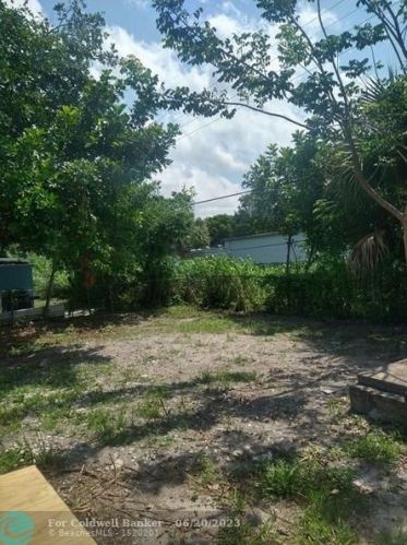 1849 Breezy Ln, West Palm Beach FL  33417-4413 exterior