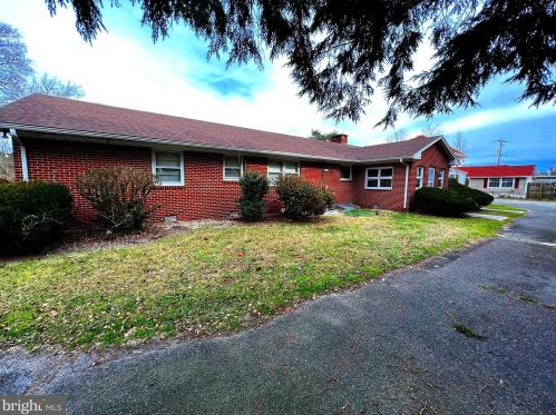 414 6th St, Laurel DE  19956-1364 exterior
