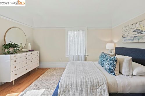 651 Alcatraz Ave, Oakland CA  94609-1005 exterior