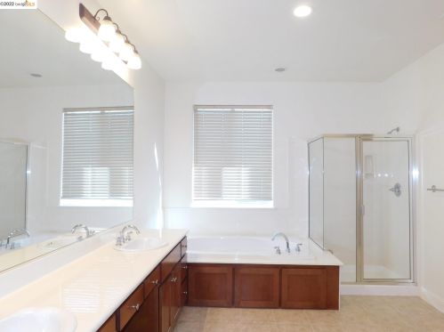 3152 Fairholm Ct, Modesto CA  95355-8680 exterior