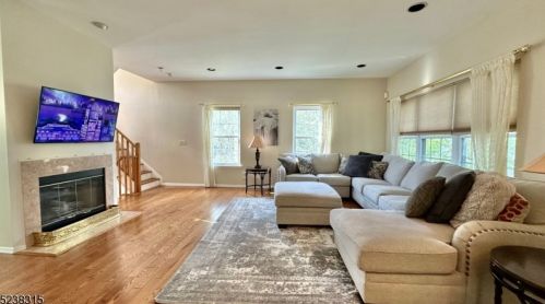 1701 Rosemont Ln, Whippany, NJ