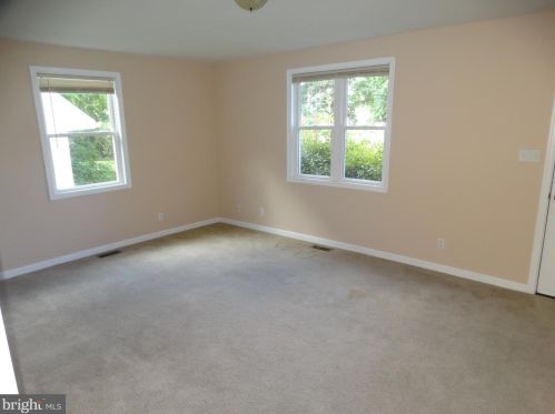 834 Hughes Dr, Trenton NJ  08690-1208 exterior